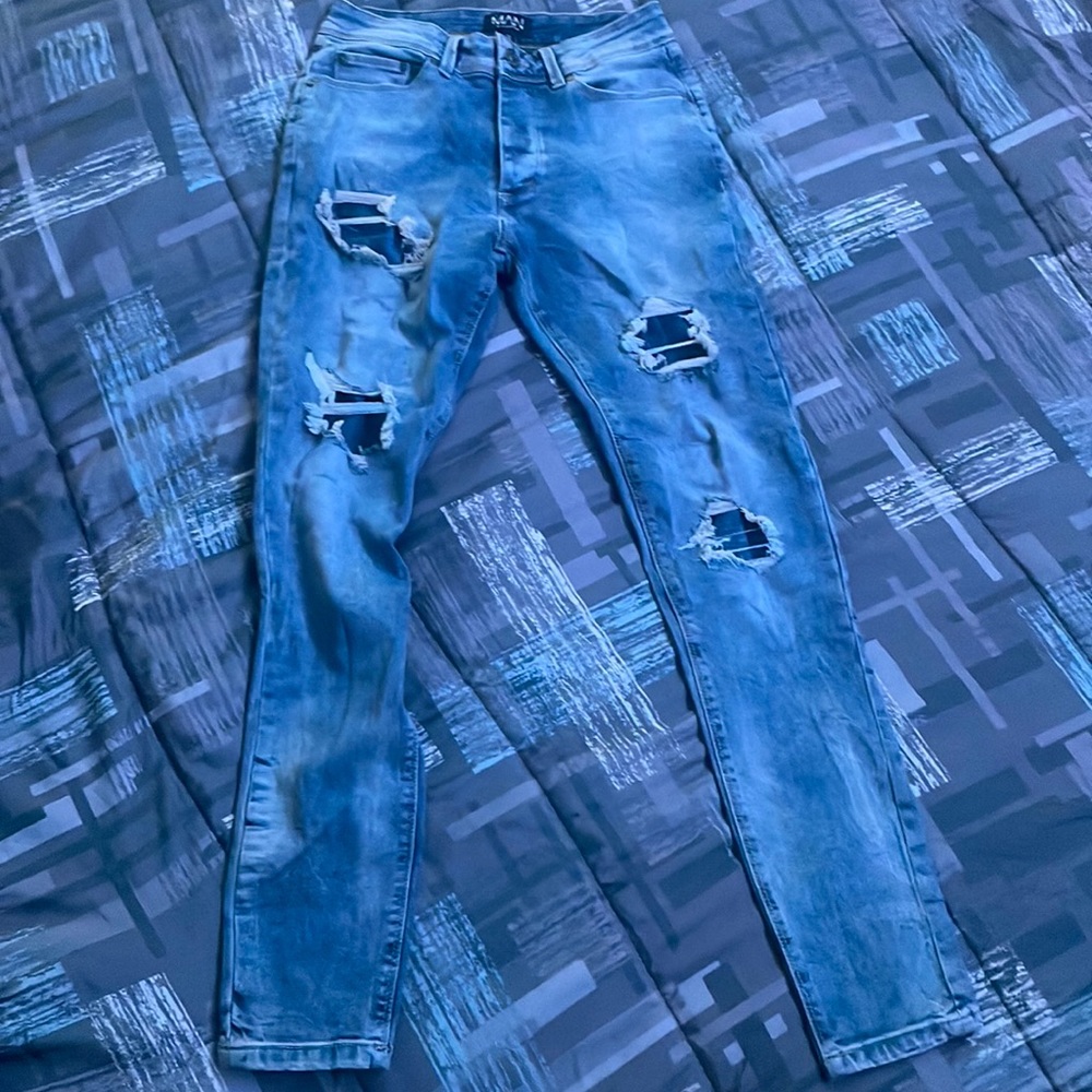 Boohoo man ripped jeans “size 28” “vintage blue”